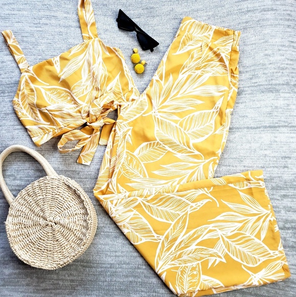 🚨//The Anita 2 piece Set// Yellow tropical print - Picture 2 of 8